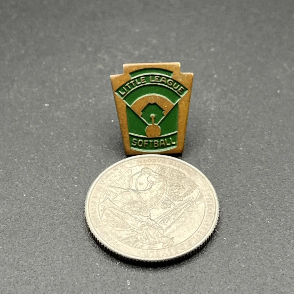Little‎ League Softball Sports Game Lapel Hat Pin